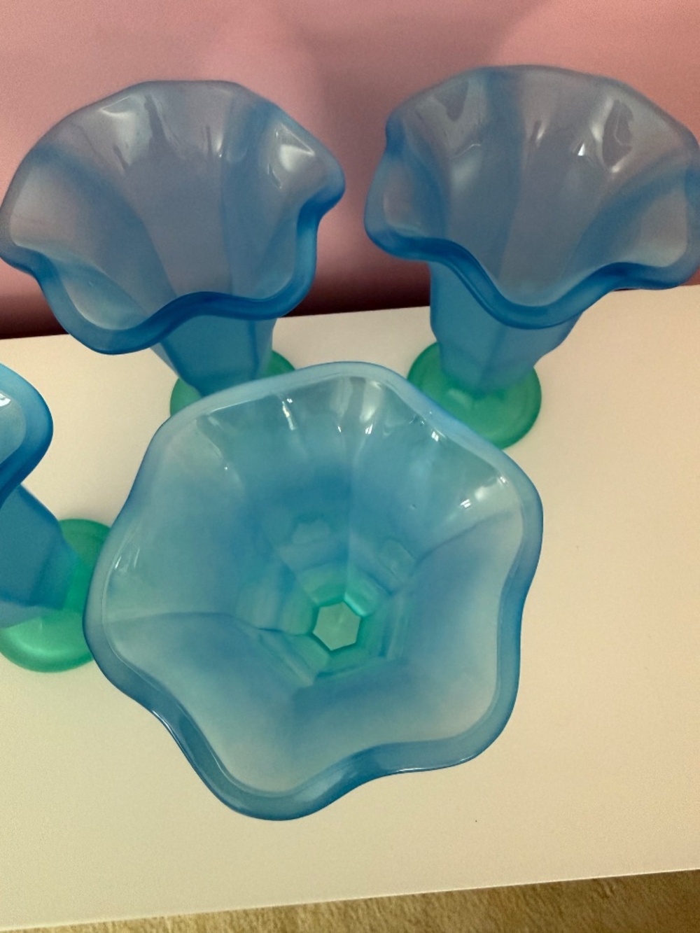 Set of 4 Green and Blue Melamine Ice Cream Sundae Glasses NWOT - Picture 4 of 5